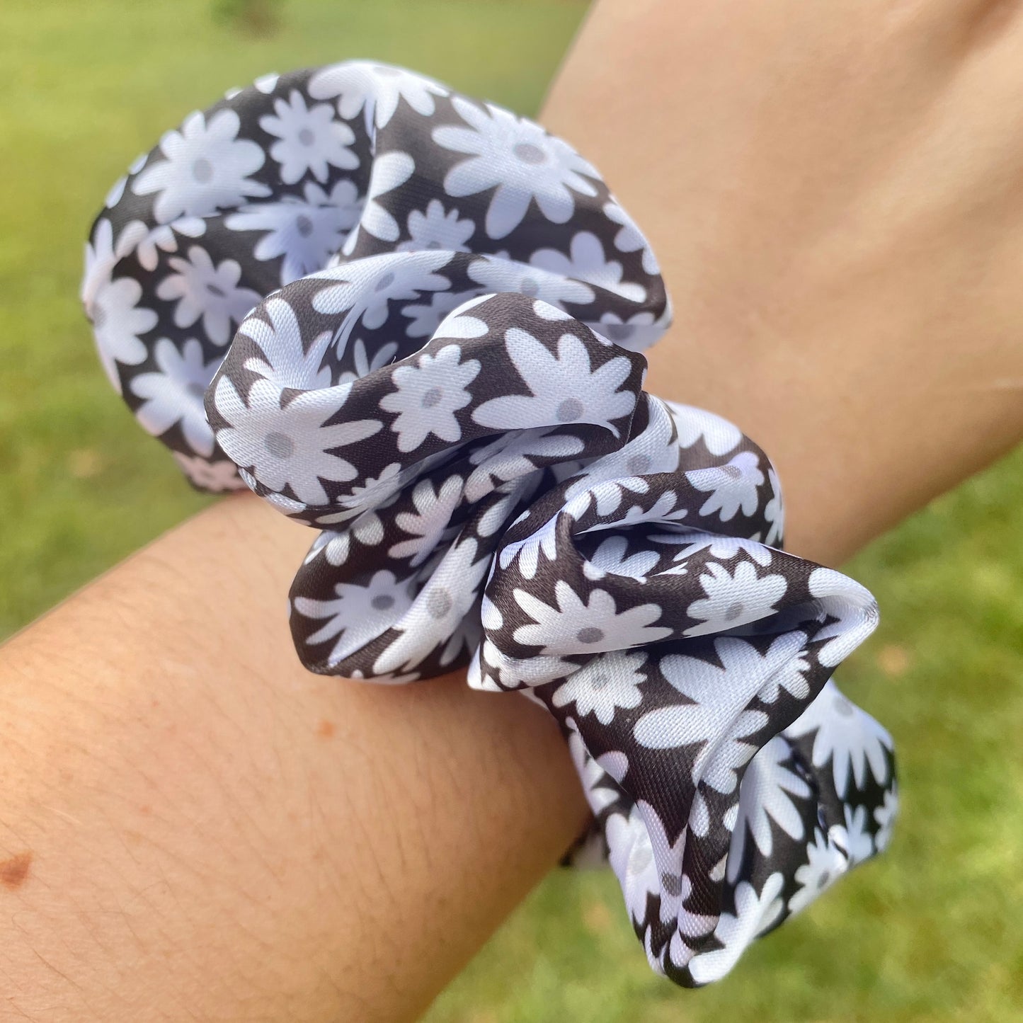 Daisy Daze Scrunchie